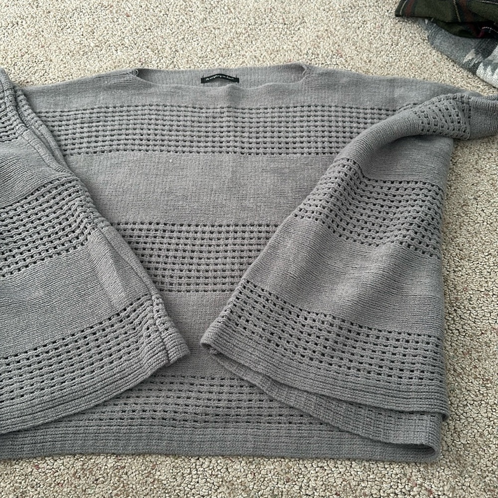 Short sleeve sweater